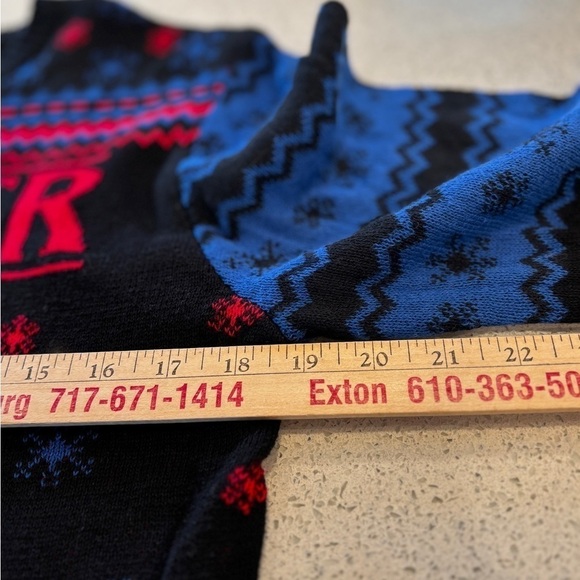 Stranger Things Ugly Christmas Sweater Netflix Limited Edition Mens Sz M Medium - Picture 8 of 13